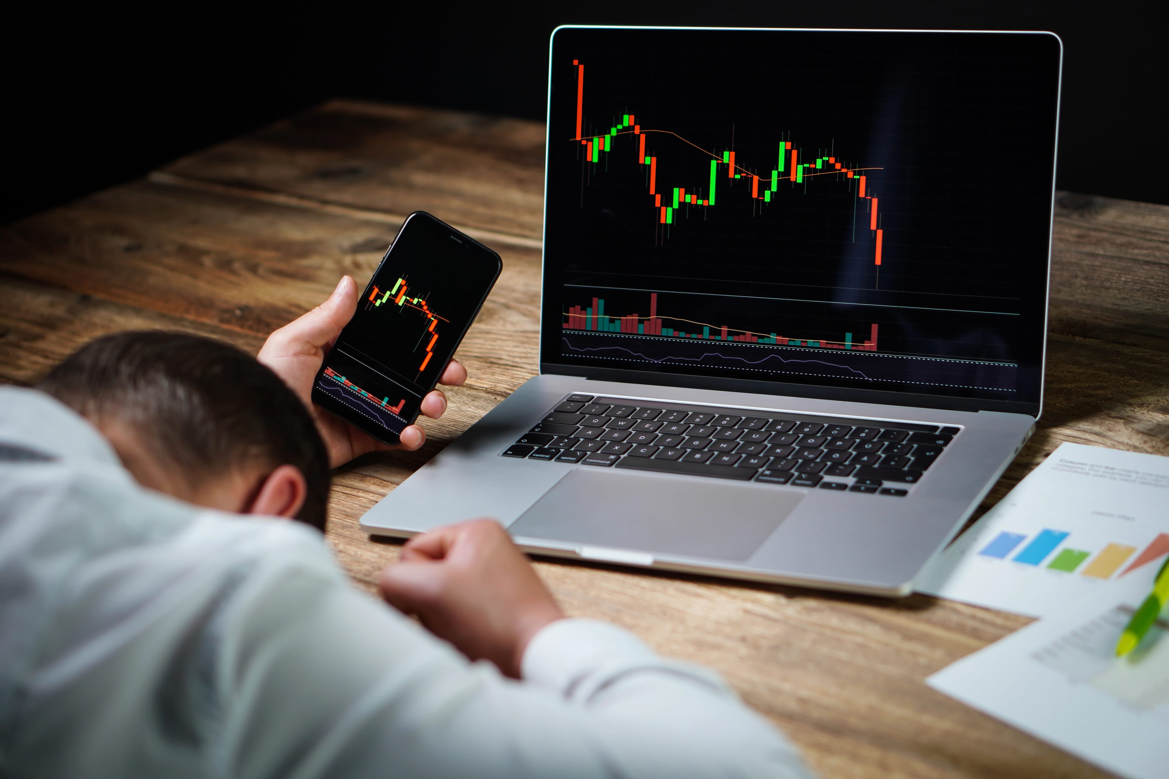 The,Young,Crypto,And,Stock,Trader,-,Investor,Is,Trying