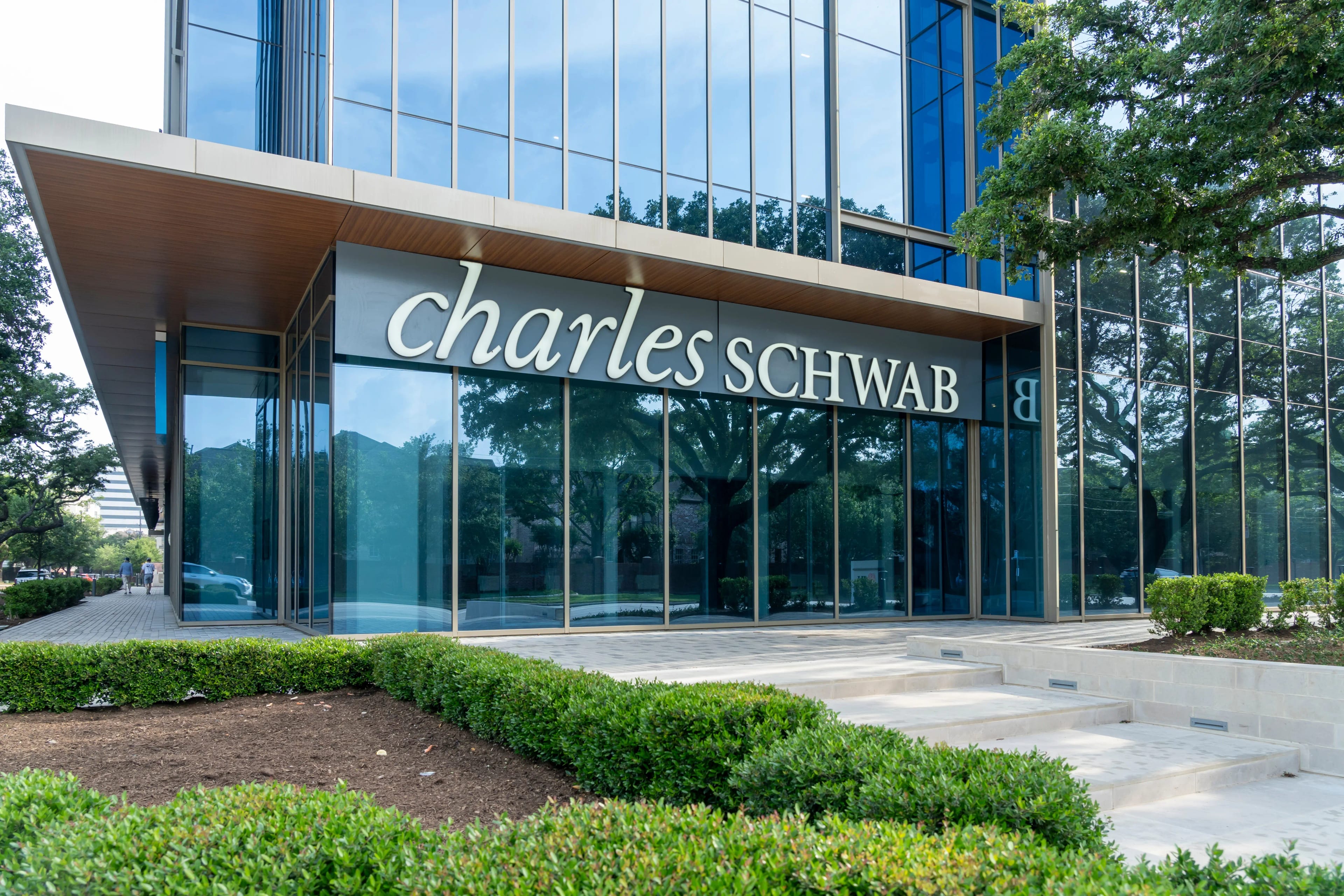 Houston,,Texas,,Usa,-,April,7,,2024:,Charles,Schwab,Logo