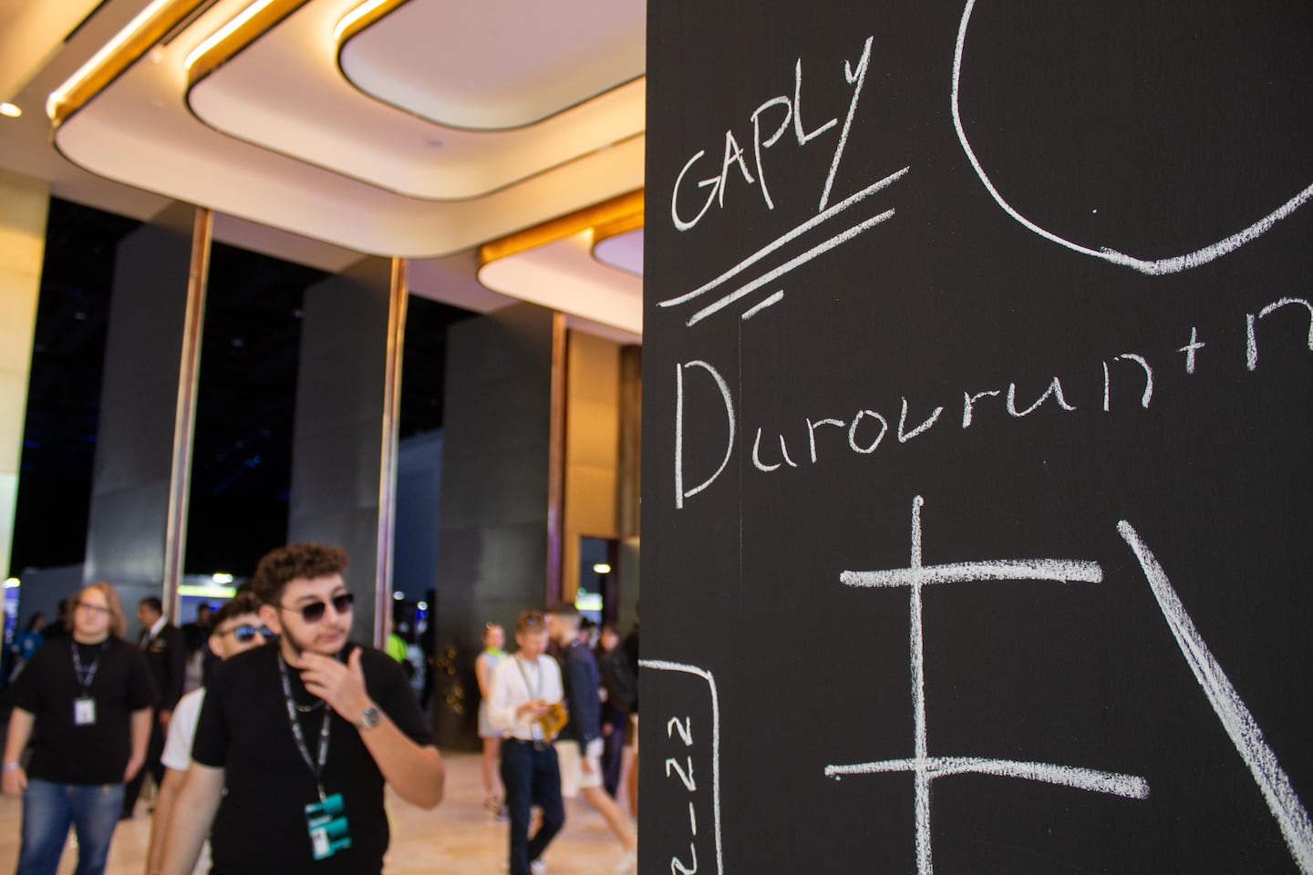 The term "Durovrun" stands on the chalkboard opposite a photo of attendees.